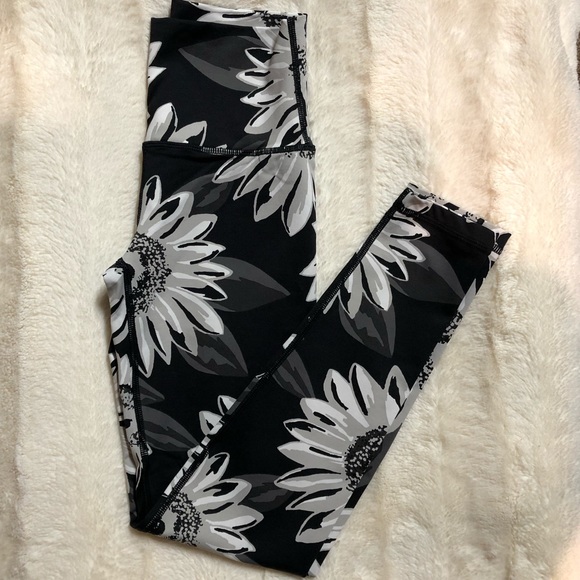 Aerie Chill-Play-Move Floral Print Leggings